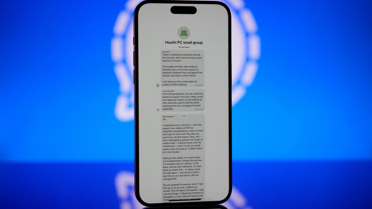 inca o bresa de securitate la casa alba jurnalistii germani au gasit online date private si parolele oficialilor din scandalul signal