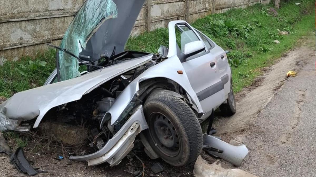 o femeie de 74 de ani a murit dupa ce a intrat cu masina intr un cap de pod