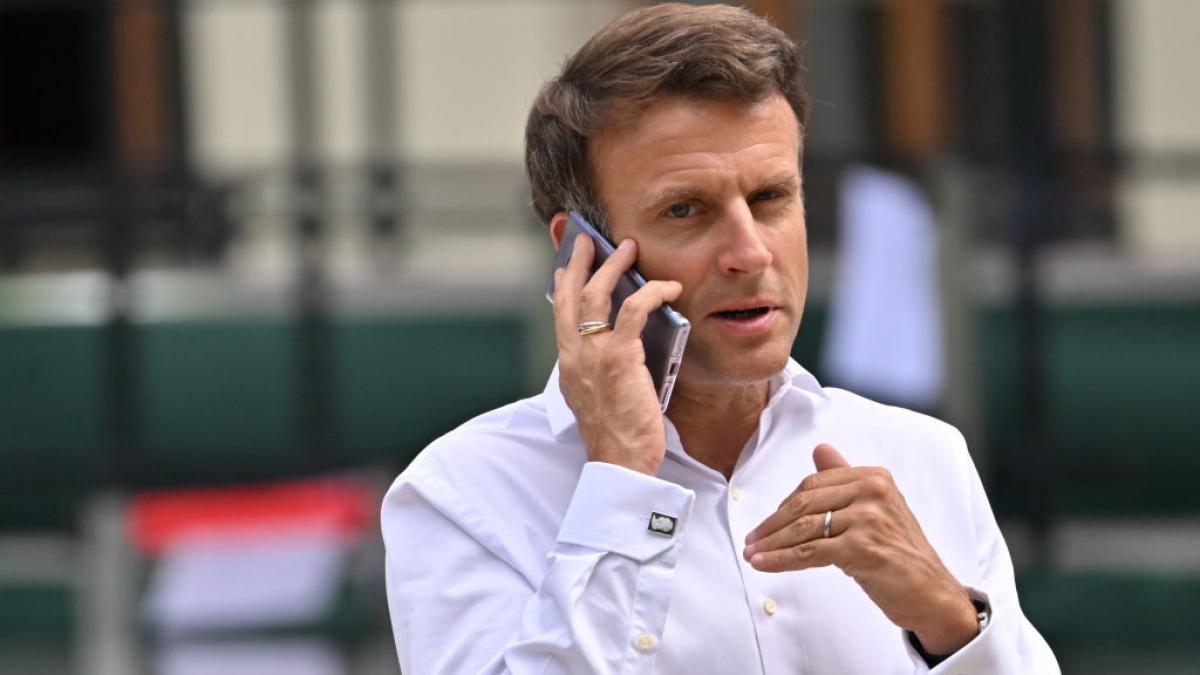revolutia geopolitica si diplomatia telefonului mobil macron zelenski si trump schimba regulile jocului in comunicarile oficiale