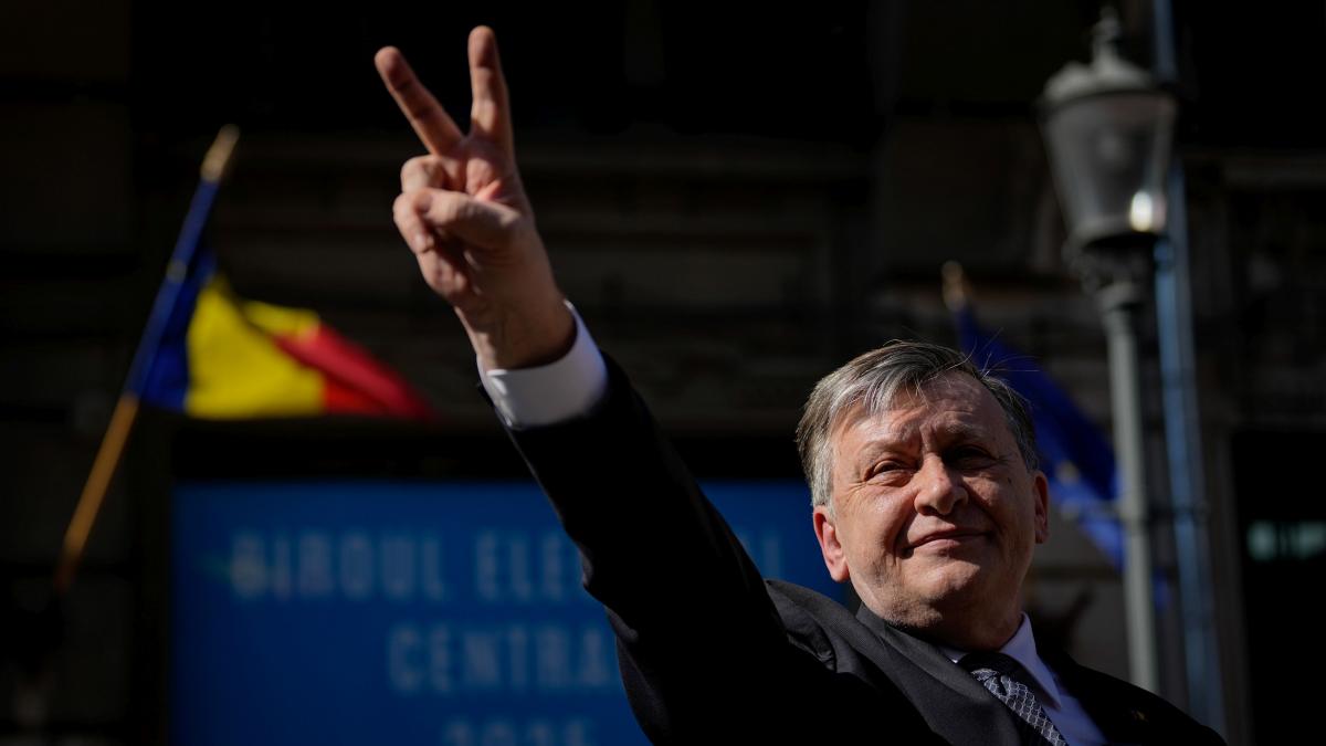 crin antonescu candidat la alegerile prezidentiale 2025 din partea aliantei romania inainte functii avere si familie