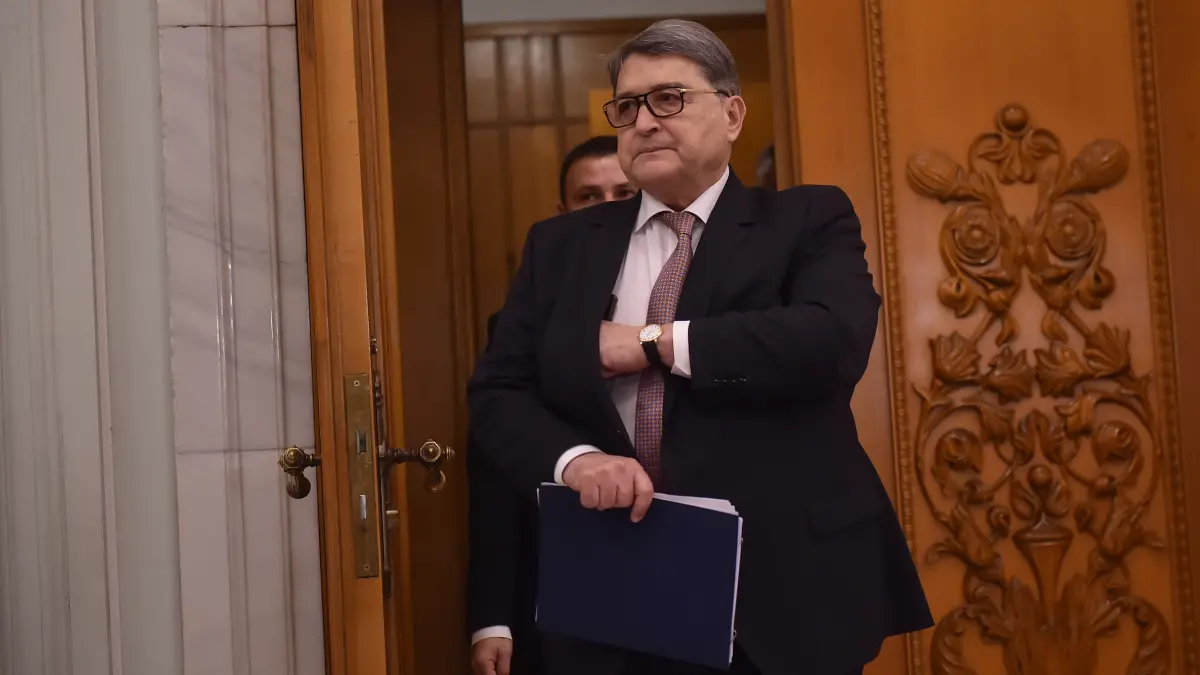 emil hurezeanu spune ca va discuta vineri cu liderii coalitiei despre schimbarea sa din functie de maine incolo vorbim mai mult