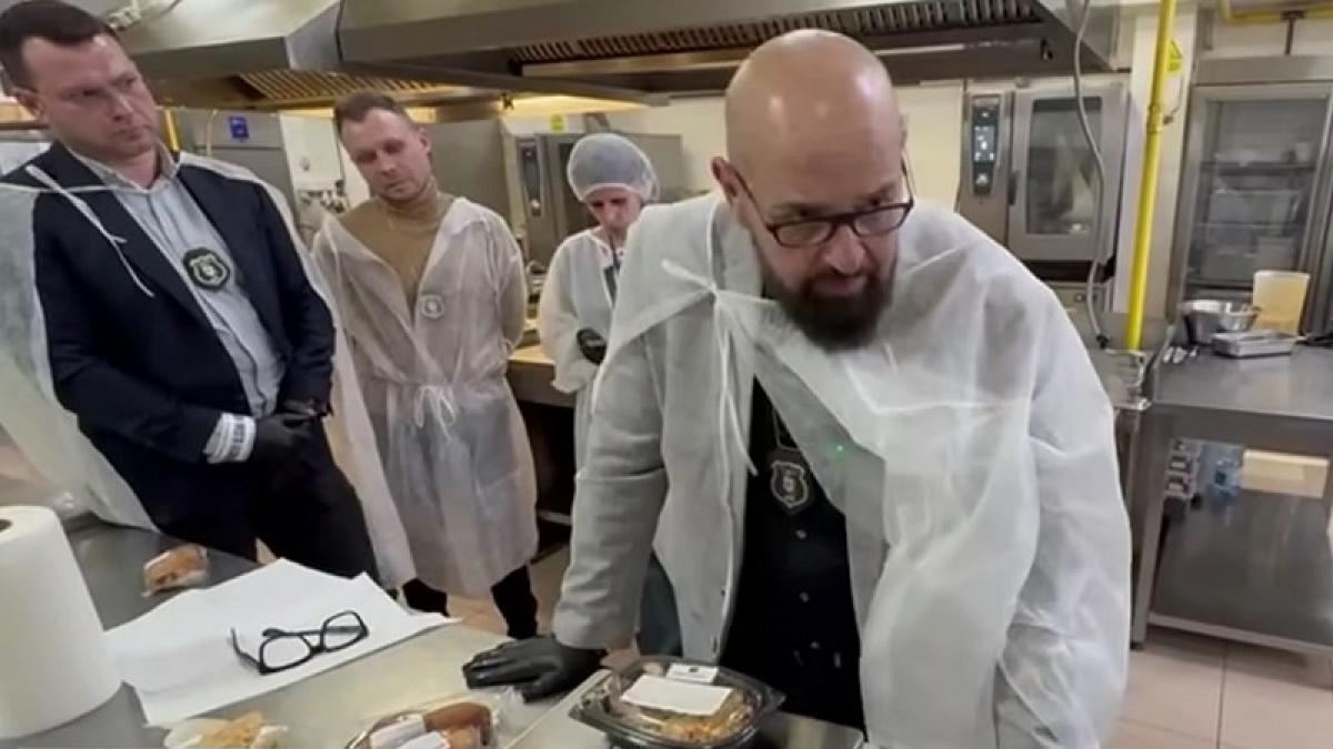 piedone a inchis o firma de catering din bucuresti dupa ce un elev a facut enterocolita dezastrul gasit de comisarii anpc