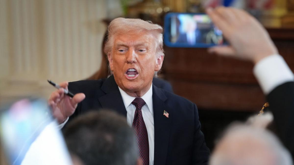 donald trump cere curtii supreme sa autorizeze expulzarile migrantilor in baza unei legi din 1798