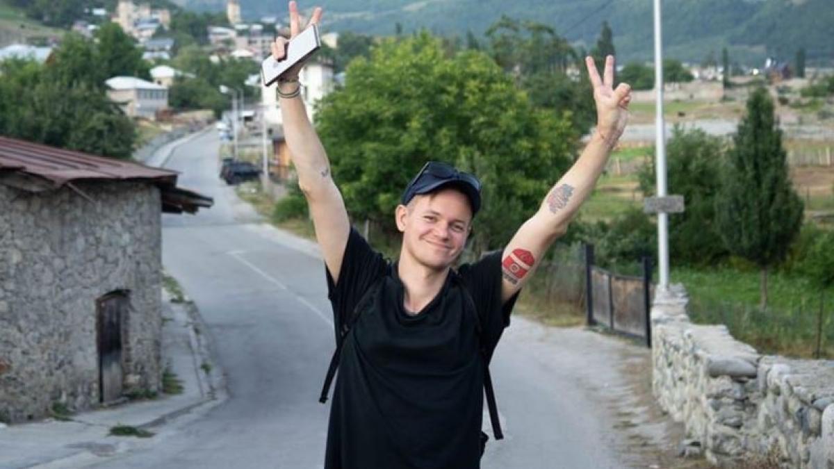 un jurnalist suedez a fost arestat imediat cum a ajuns in turcia de 24 de ore nu se mai stie nimic despre el trebuie eliberat