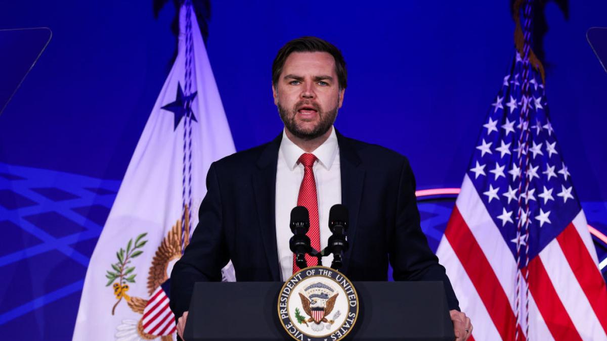 jd vance anunta ca nimeni nu va fi demis dupa bresa de securitate de la casa alba