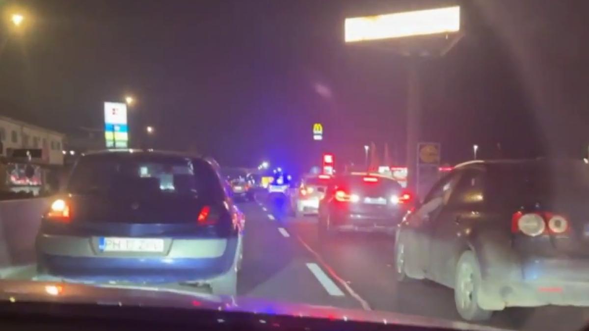 haos pe dn1 din cauza unor lucrari soferii nevoiti sa mearga cu spatele sute de metri pe drum nu erau indicatoare si nici politisti