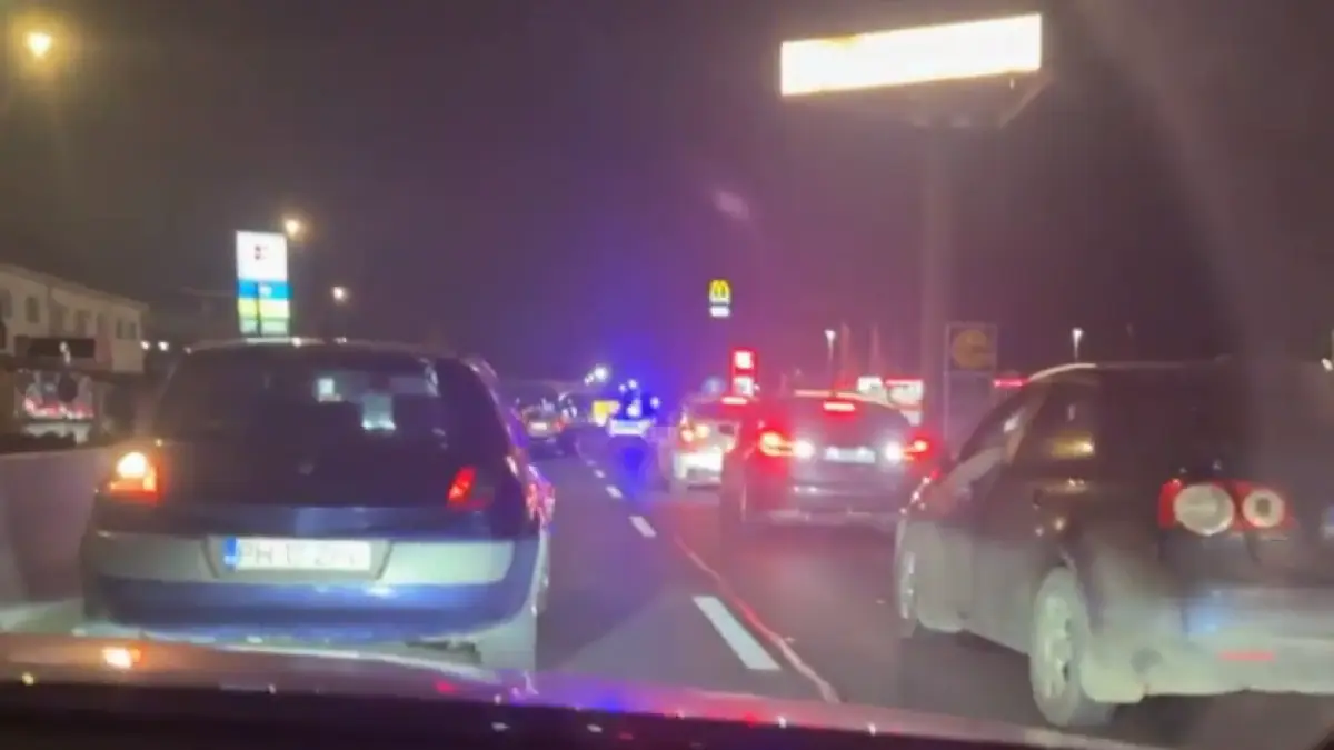haos pe dn1 din cauza unor lucrari soferii nevoiti sa mearga cu spatele sute de metri pe drum nu erau indicatoare si nici politisti