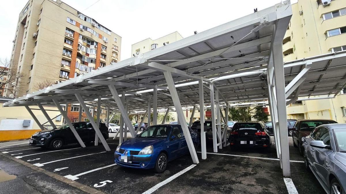 a fost amenajata prima parcare publica dotata cu panouri fotovoltaice in sectorul 4 baluta acopera costurile iluminatului parcarii