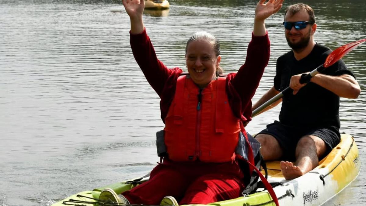 aqua carpatica si caiac smile un parteneriat care aduce zambete