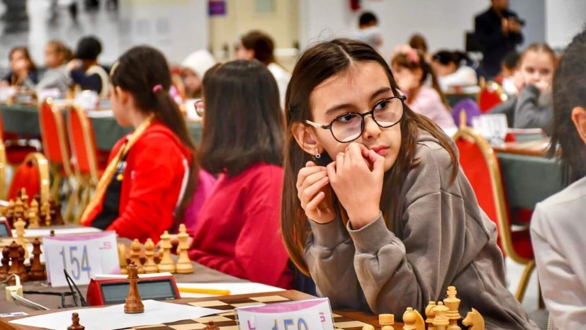 aqua carpatica si sah in scoala hidratam si crestem performanta in sportul mintii