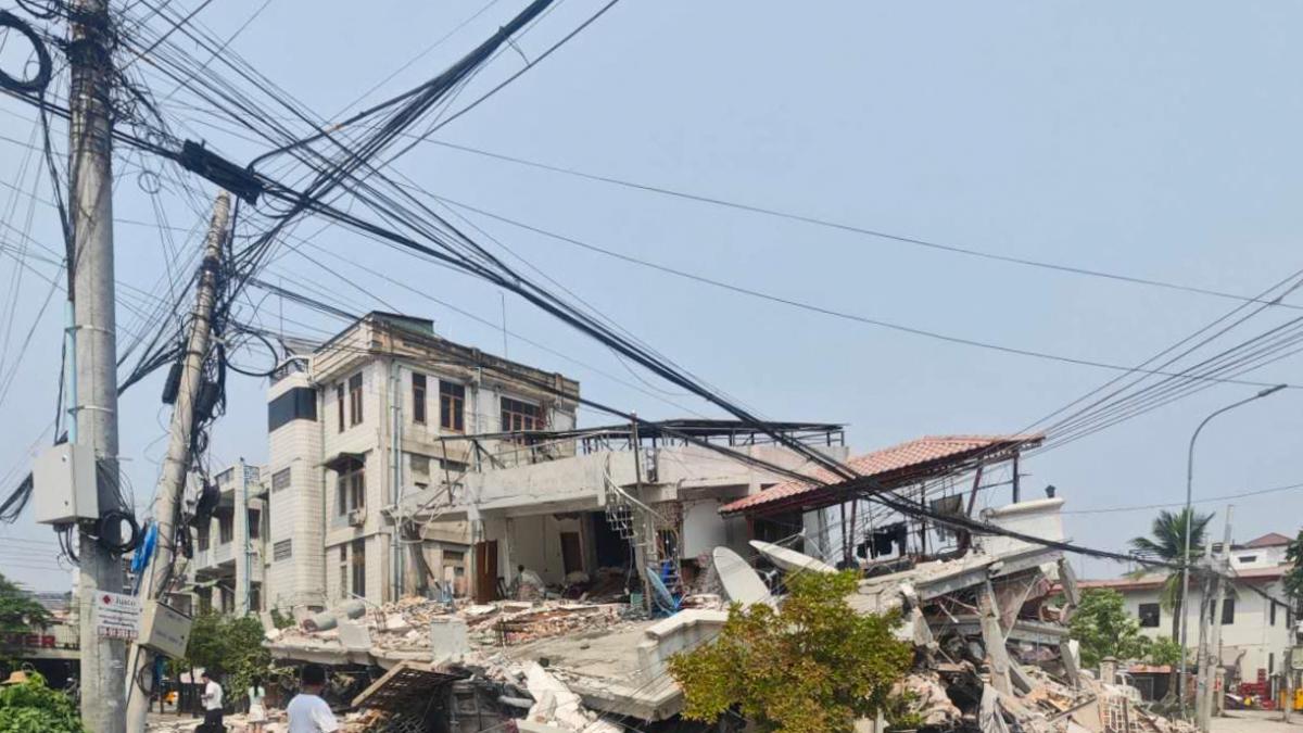 dezastru in myanmar dupa cutremur bilantul mortilor a depasit 2 000 aproape 4 000 sunt raniti vor fi 7 zile de doliu national