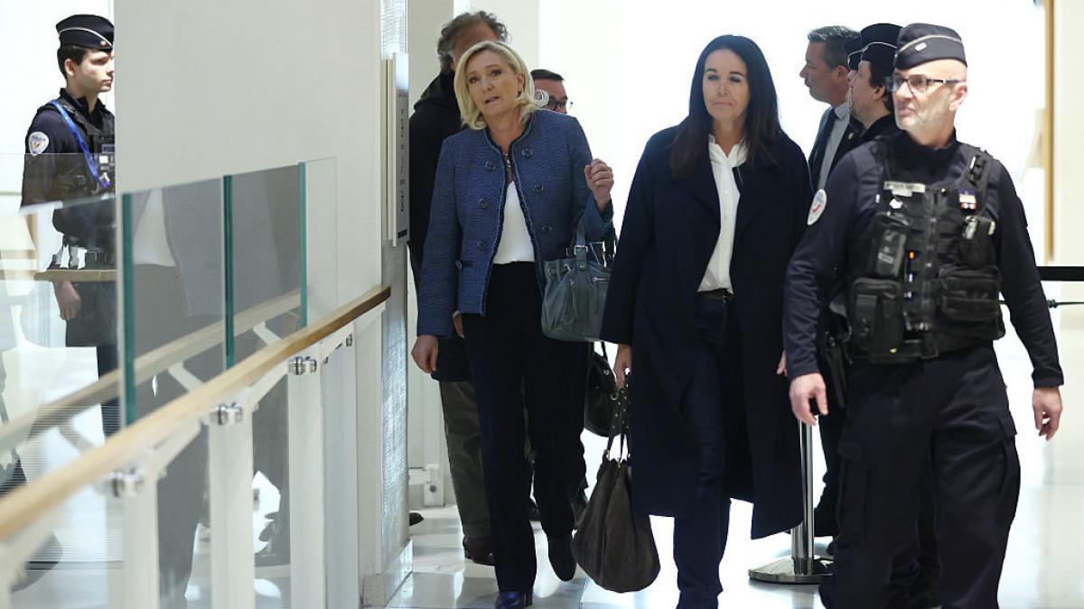 marine le pen a fost gasita vinovata de deturnare de fonduri si ar putea fi interzisa la alegerile prezidentiale din franta