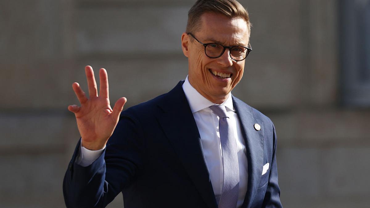 presedintele finlandez a jucat golf cu trump la mar a lago stubb i a propus data de 20 aprilie pentru un armistitiu complet in ucraina