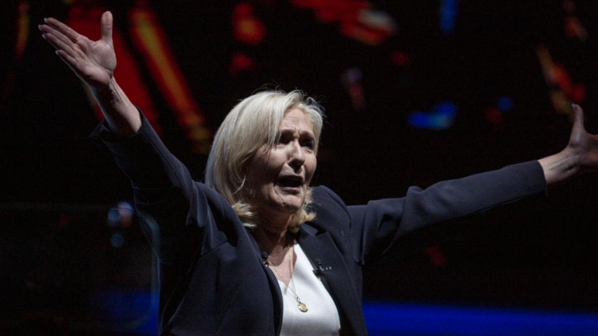 sperantele prezidentiale ale marinei le pen ar putea muri astazi judecatorii decid daca ea va putea candida in 2027