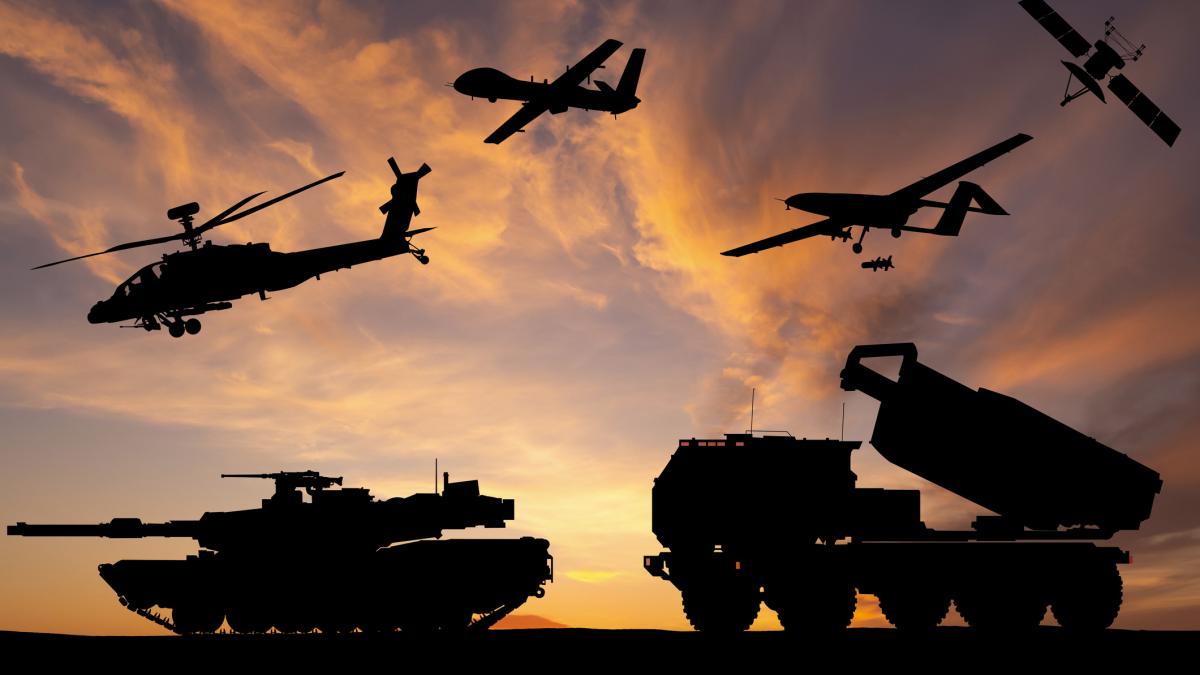 vehicule militare la apus
