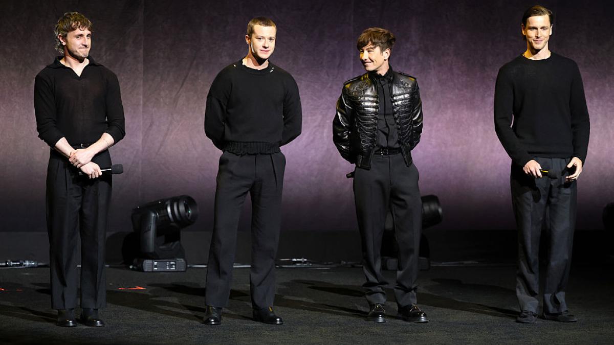 cine sunt actorii care ii vor interpreta pe membrii beatles in filmele realizate de un regizor de oscar