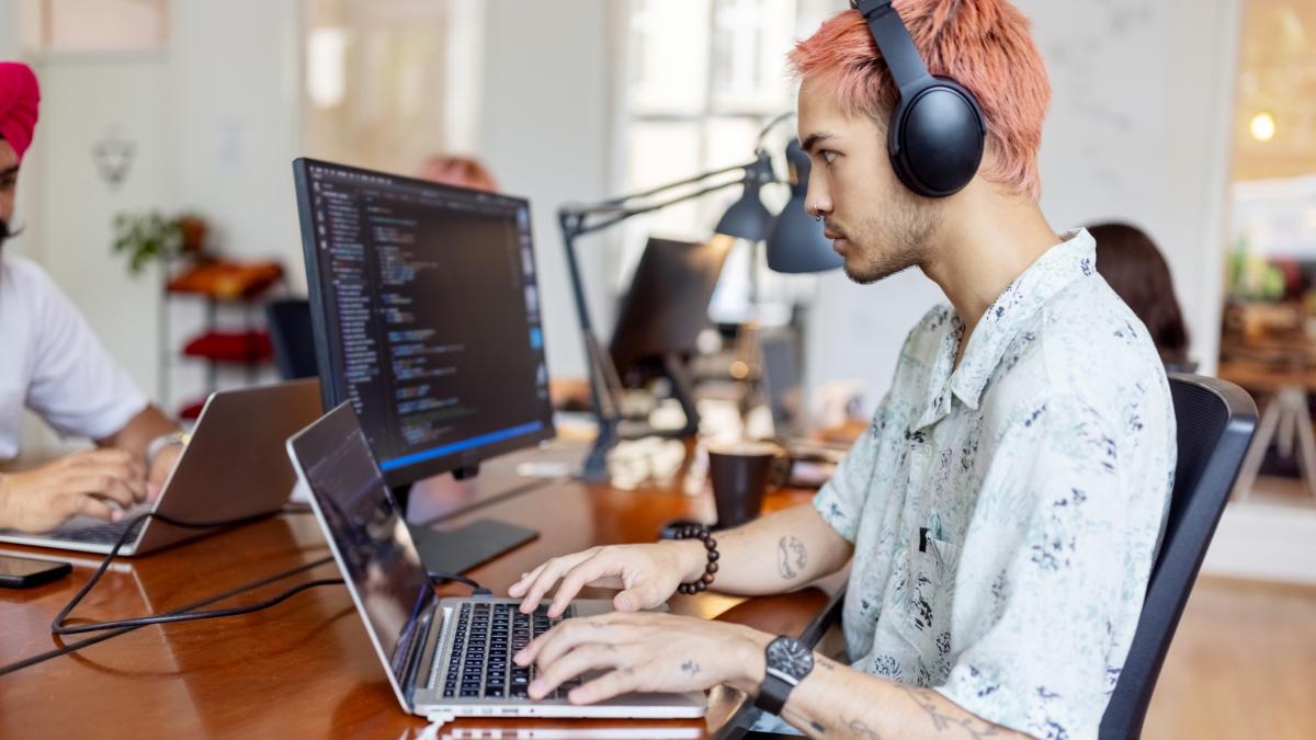 task masking metoda prin care gen z se preface ca munceste la job cum isi pacalesc tinerii sefii