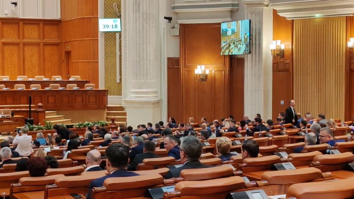 circ in parlament sefa pot urla din sala la predoiu ministrul de interne provocati in aer curenti sub forma de cuvinte
