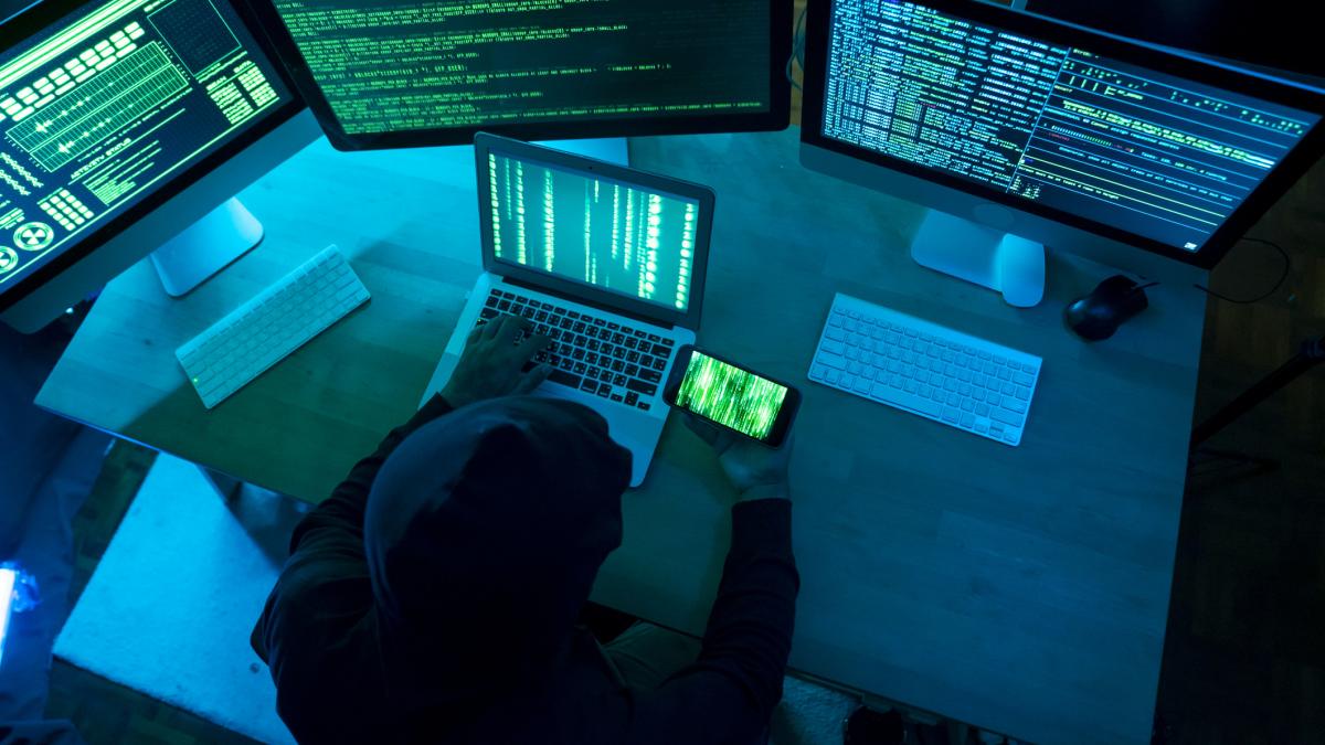 hacker inconjurat de calculatoare foto getty images