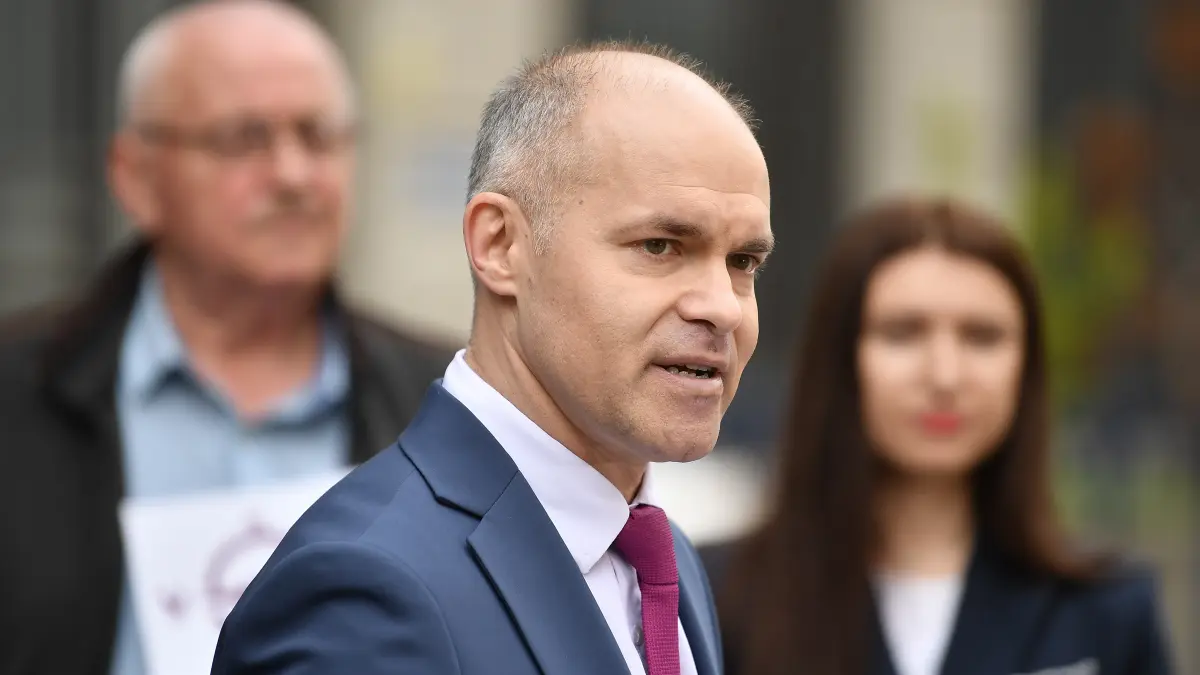 daniel funeriu candideaza ca independent la alegerile prezidentiale 2025 ce functii a avut avere cv si ce se stie despre familia lui