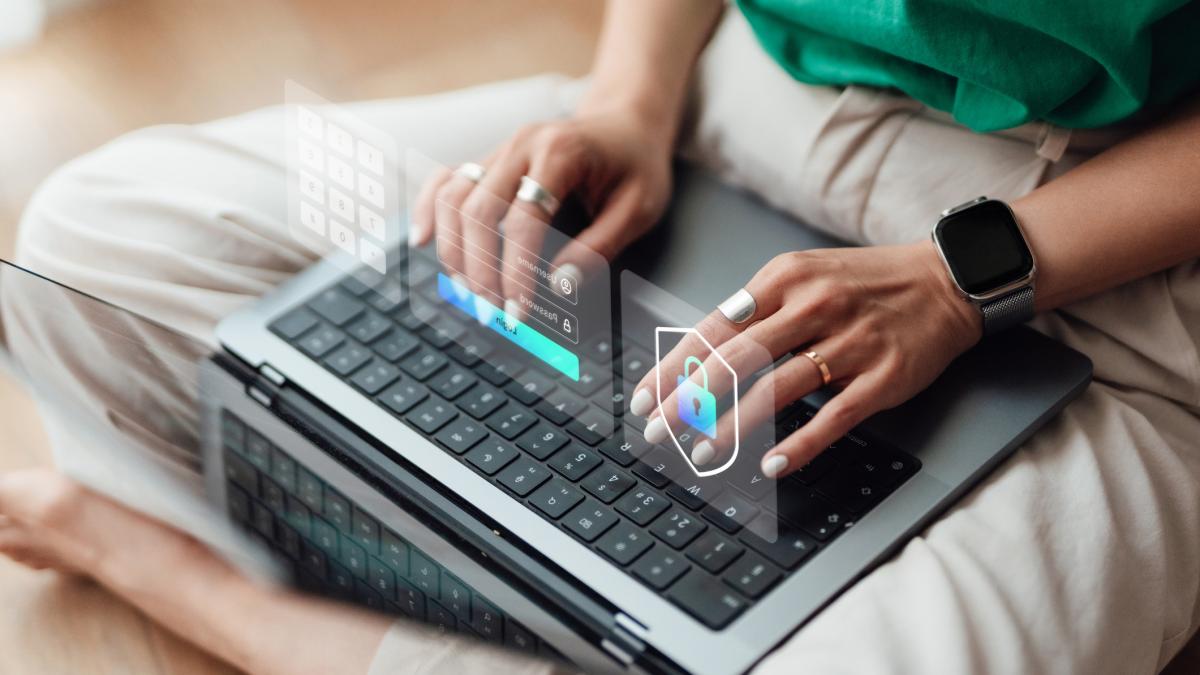 mai mult de jumatate dintre romani spun ca au fost tinta unor tentative de frauda online care sunt cele mai folosite inselatorii