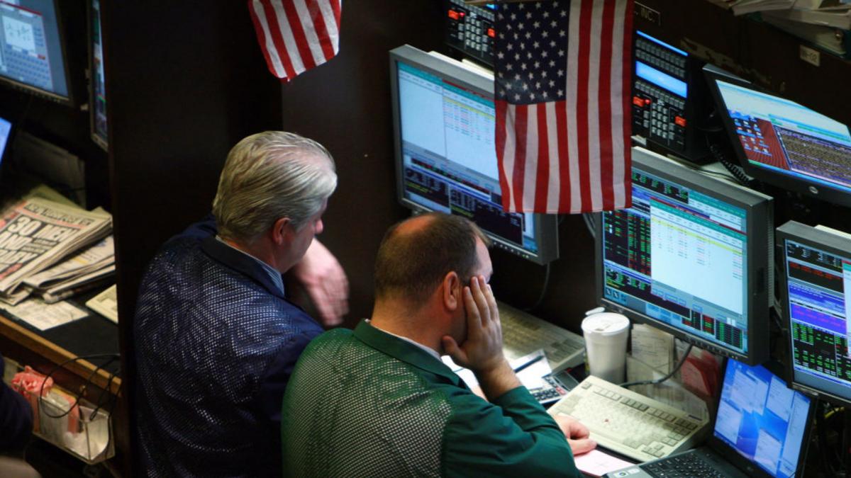 bursa de pe wall street si dolarul american s au prabusit tarifele radicale anuntate de trump provoaca unde de soc pe pietele mondiale