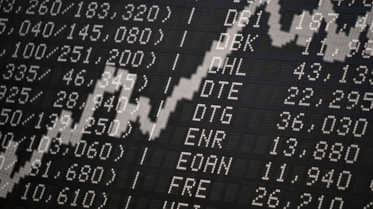 bursele europene s au prabusit dupa tarifele anuntate de trump actiunile nike adidas si puma printre cele mai afectate