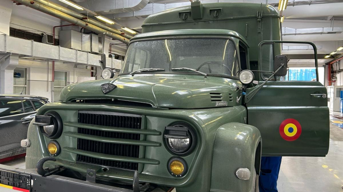 un fost camion al armatei romane vechi de peste 50 de ani a venit la rar