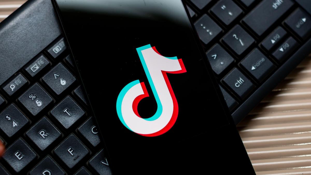 la o zi de la inceperea campaniei bec a dispus inlaturarea unor materiale electorale de pe retelele sociale