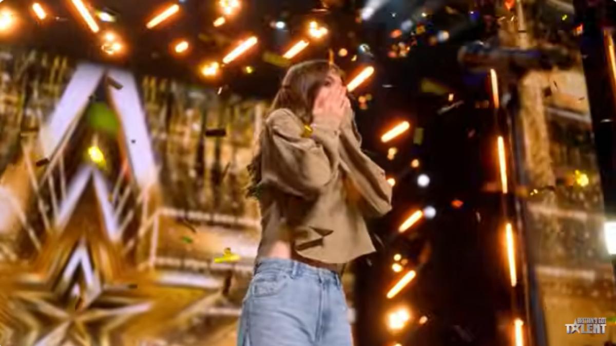 o romanca i a cucerit pe juratii de la britain s got talent ce melodie a interpretat fata de 14 ani ai fost fantastica