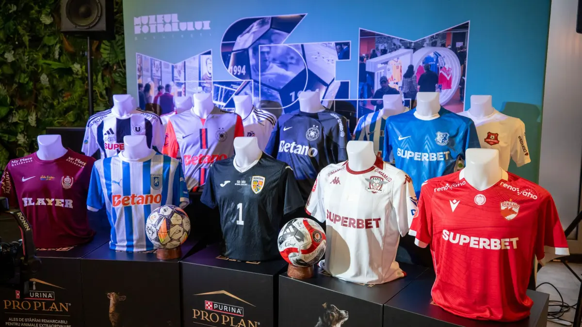 zeci de mii de euro stransi pentru cainii din adaposturi la licitatia tricourilor de fotbalisti