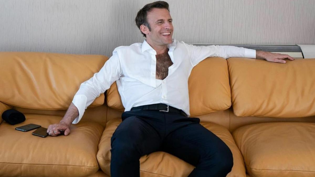 macron foloseste atat de mult parfum incat angajatii sai il simt inainte sa apara cantitati industriale