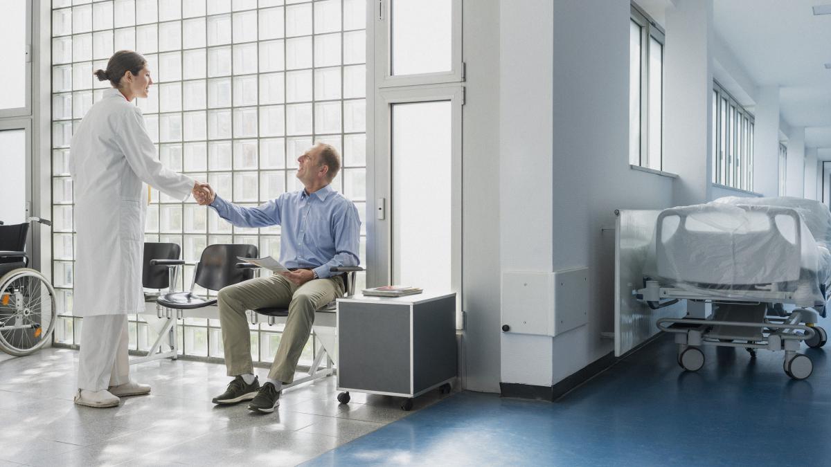 pacientii pot face donatii spitalelor in loc sa ofere atentii medicilor legea a fost promulgata