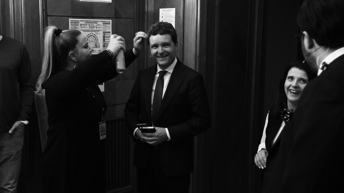 culisele dezbaterii maraton un presedinte in fata natiunii crin antonescu si nicusor dan in cea mai tensionata zi de campanie