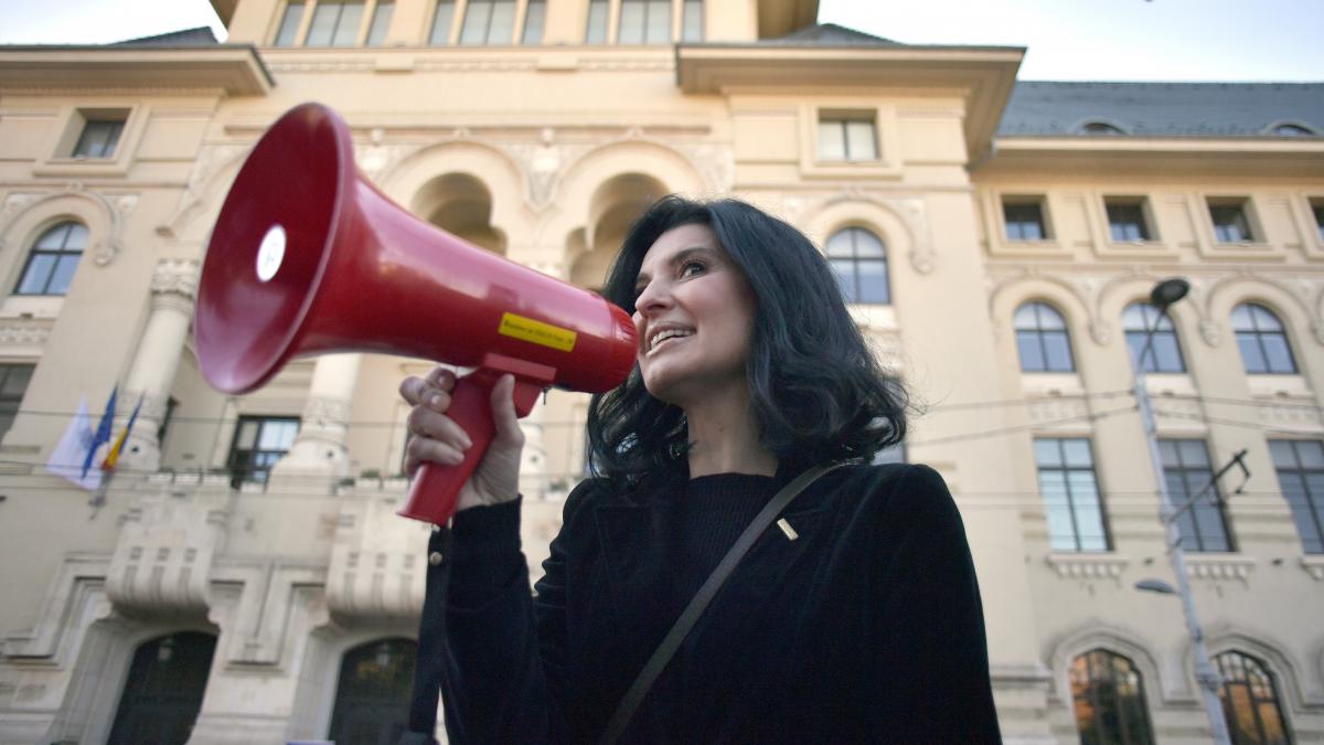 lavinia sandru mesaj taios despre pensiile speciale suntem nebuni trebuie eliminate azi