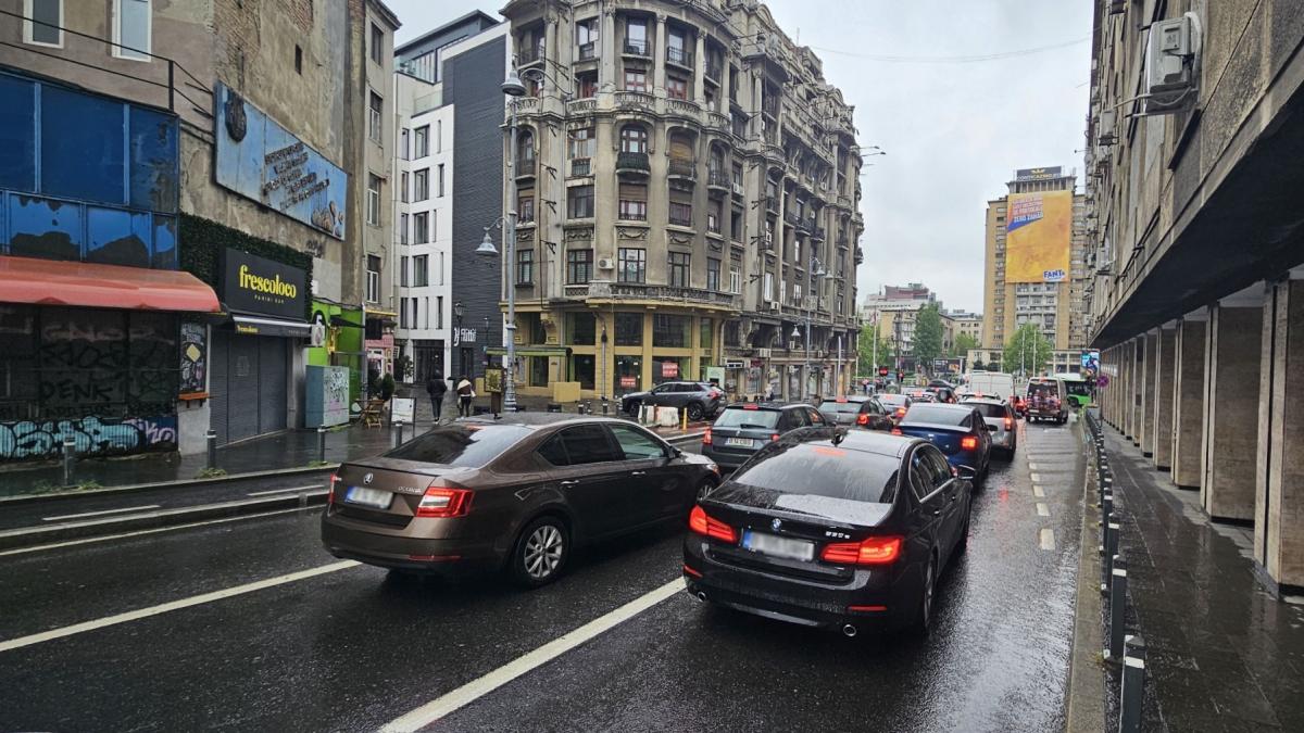 trafic bucuresti masini calea victoriei