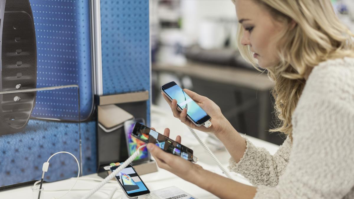 administratia trump pune exceptii la tarife telefoanele calculatoarele si alte electronice scapa de taxele vamale