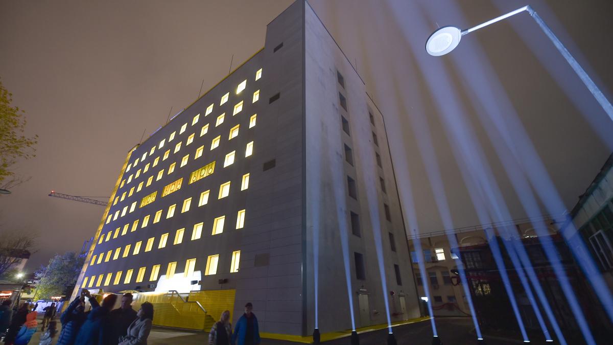 asociatia daruieste viata il acuza pe victor ponta ca se foloseste fara acord de imaginea spitalului construit din donatii publice