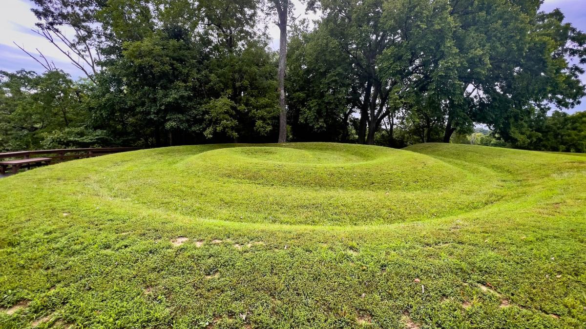 forme geometrice sacre vizibile din cer perfect aliniate cu luna create de o cultura misterioasa