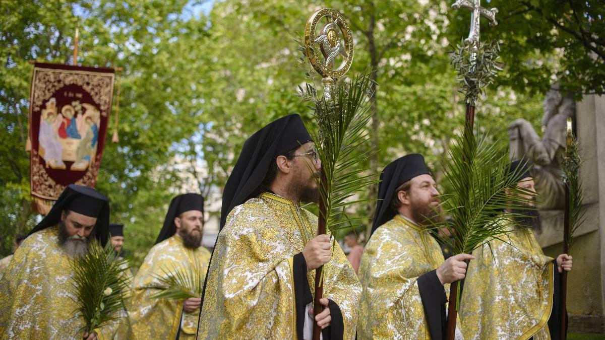 mii de credinciosi participa la procesiunea de florii in centrul capitalei