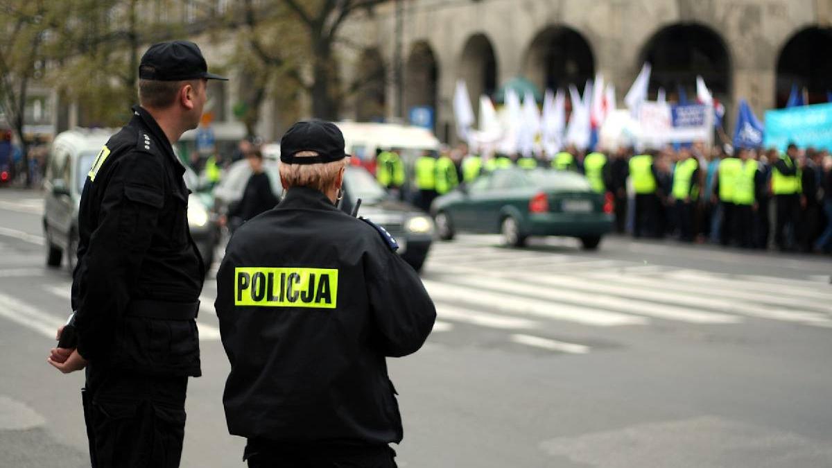 mii de polonezi au participat la un mars nationalist la varsovia nu putem accepta ca suveranitatea noastra sa fie abandonata mii de polonezi au participat la un mars nationalist la varsovia nu putem accepta ca suveranitatea noastra sa fie abandonata