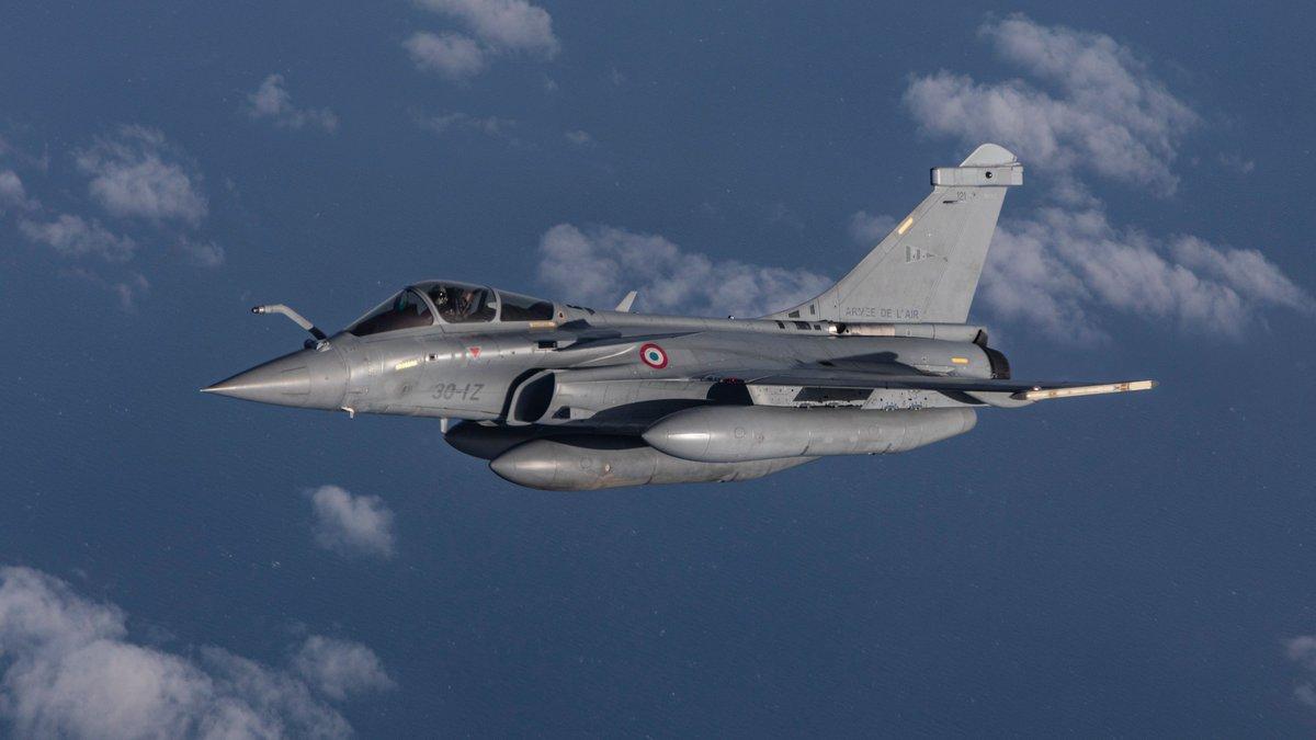 operatiune impresionanta a marii britanii si frantei in marea neagra avioane rafale si typhoon au survolat fortele ruse