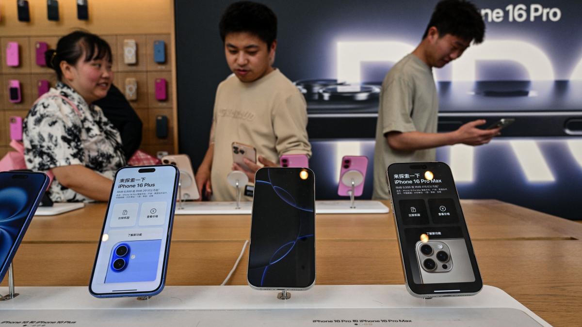 casa alba a renuntat la taxele vamale pe iphone