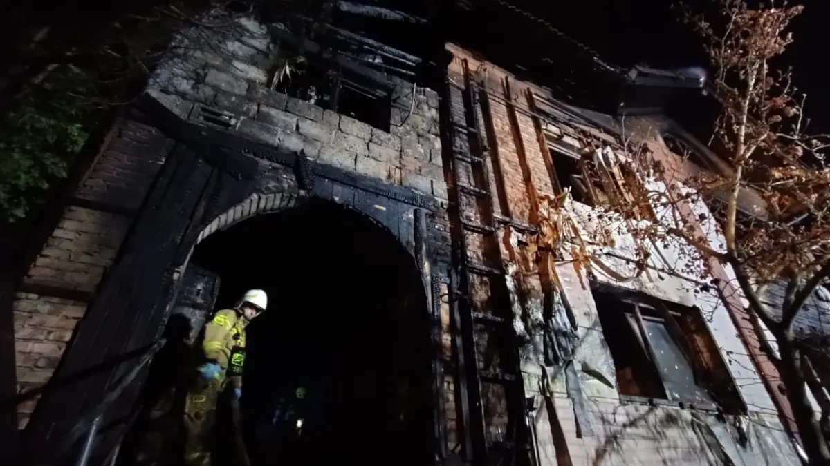cinci oameni au murit dupa ce un hostel cu muncitori care functiona fara autorizatie a luat foc in polonia