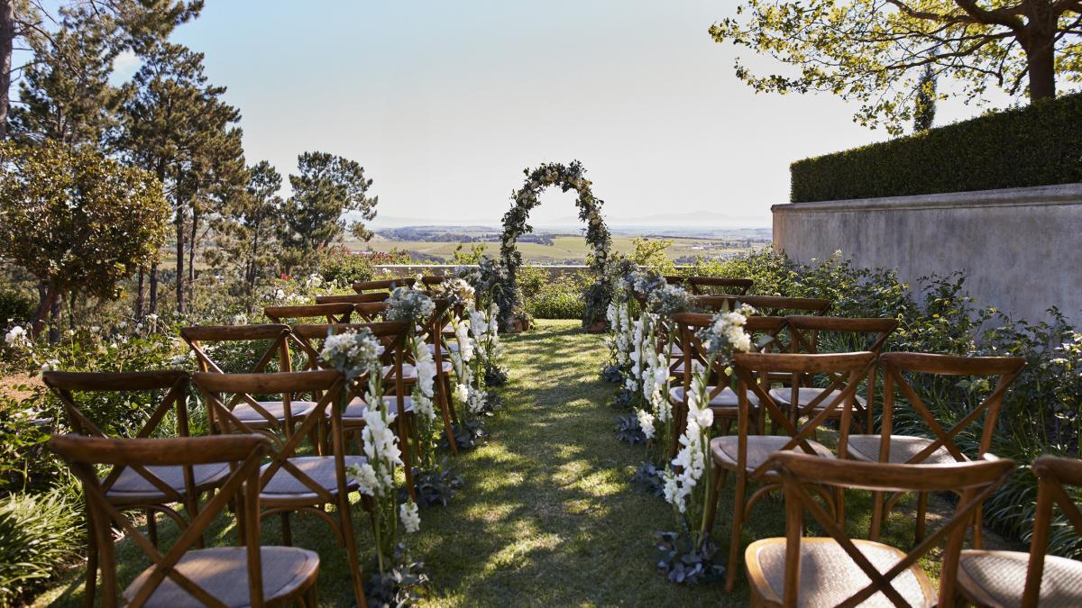 o tanara si a reclamat la politie mama pentru ca a fugit cu logodnicul ei cu 9 zile inainte de nunta