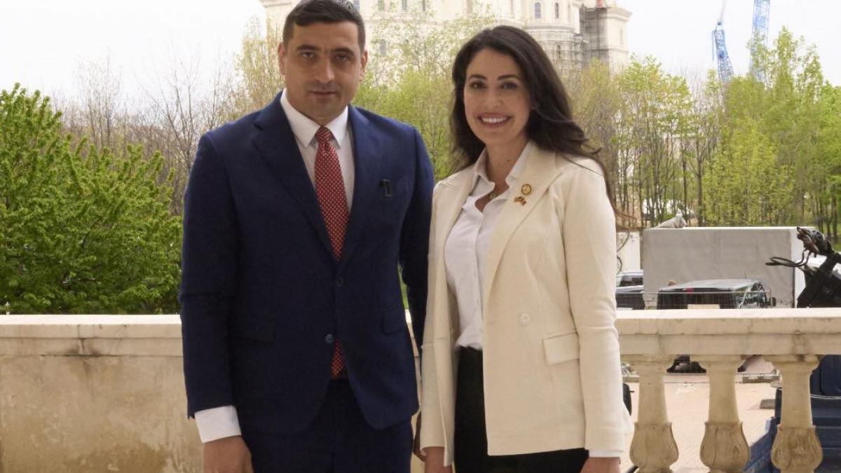 cum saboteaza simion efortul romaniei de a linisti delegatia sua m am asigurat ca stiu totul despre lovitura data democratiei