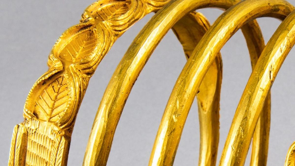 o bratara dacica furata din romania in anii 2000 a fost recuperata artefactul va fi expus la muzeul national de istorie