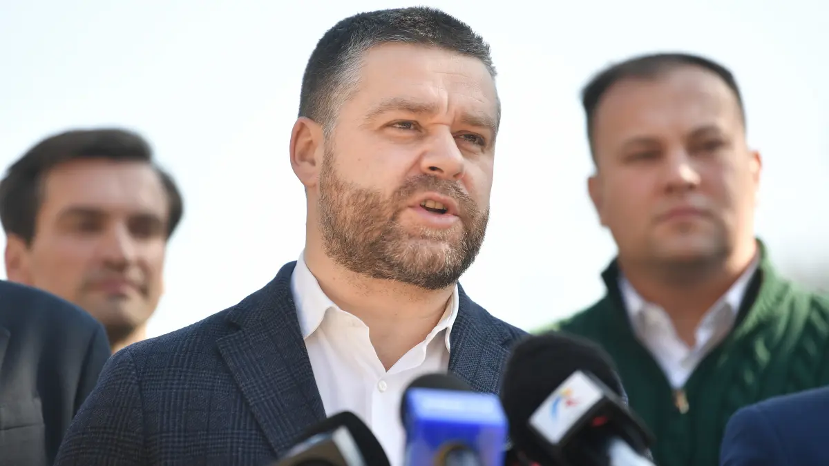 ciprian ciucu a dat in judecata mapn primarul a atacat autorizatia de constructie a unui hotel