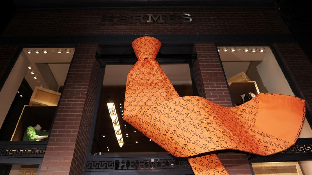 hermes depaseste lvmh si devine regina bursei si cea mai valoroasa casa de moda de lux din lume