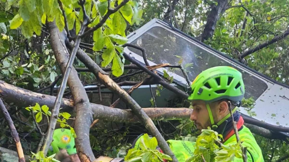 tragedie in italia patru oameni au murit la prabusirea unei telecabine langa napoli